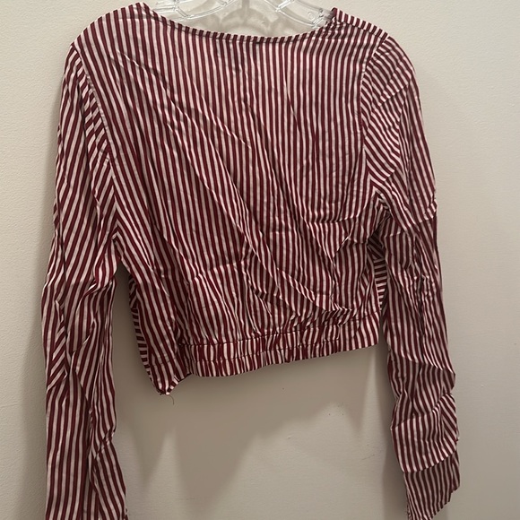 Red and ivory stripped cropped top, long sleeve. - Picture 4 of 4